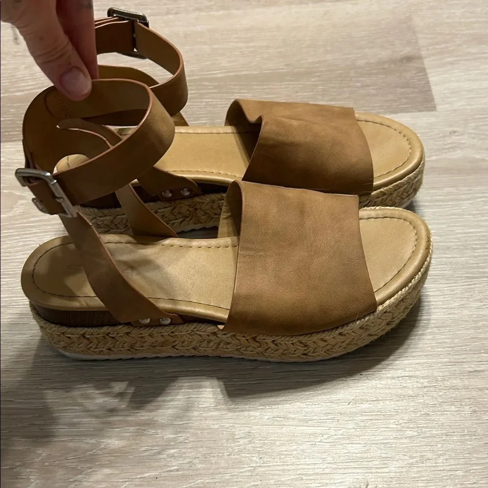 Soda Women's Platform Open Toe Tan Espadrille Sandals Sz 8.5